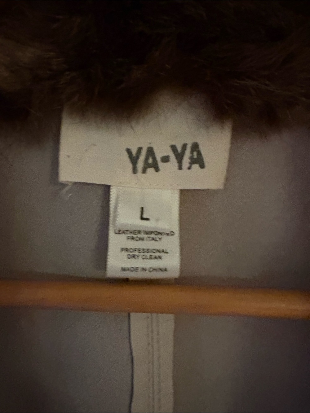 YaYa Aflalo Cream leather Jacket with Brown Fur Collar - Picture 3 of 7